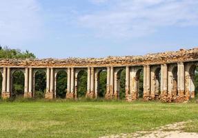 las ruinas de una antigua fortaleza foto