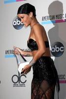 los angeles, 24 de noviembre - rihanna en la sala de prensa de los american music awards 2013 en el teatro nokia el 24 de noviembre de 2013 en los angeles, ca foto