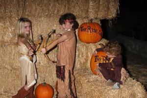 LOS ANGELES, OCT 4 - McKenna Grace, August Maturo, Ocean Maturo at the RISE of the Jack O Lanterns at Descanso Gardens on October 4, 2014 in La Canada Flintridge, CA photo