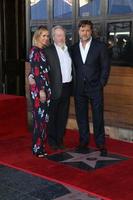 los angeles, 05 de noviembre - kristen wiig, russell crowe, ridley scott en la ceremonia de la estrella del paseo de la fama de hollywood de ridley scott en el hollywood blvd el 5 de noviembre de 2015 en los angeles, ca foto