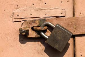 the old rusting metal lock photo
