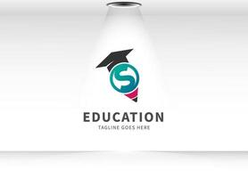 elemento de diseño del logotipo de educación. forma de lápiz con sombrero y letra s círculo aislado vector