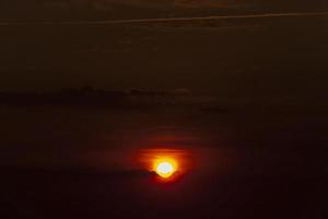 el cielo durante la puesta de sol foto