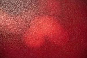 fondo de metal rojo. luz y sombra pintadas con textura de metal de pintura roja. foto