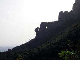 perfil de las montañas de montserrat en la provincia de barcelona, cataluña, españa. foto