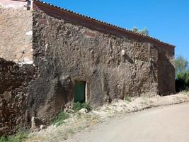 casa de campo tipica catalana en la sierra de collcerola muy cerca de la ciudad de barcelona. foto