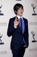 los angeles, jun 13 - max ehrich llega a la recepcion diurna de los nominados a los emmy presentada por atas en el montaje beverly hills el 13 de junio de 2013 en beverly hills, ca foto