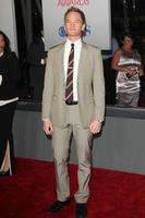 los angeles, 11 de enero - neil patrick harris llega a los premios people s choice awards 2012 en el teatro nokia en la live el 11 de enero de 2012 en los angeles, ca foto