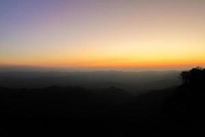 mirador durante la caminata hasta doi monta en la provincia de tak, tailandia foto