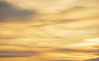 hermoso fondo del cielo con la nube, concepto abstracto de la naturaleza, puesta de sol del día, resumen del cielo. foto