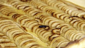 tarta de manzana en un mercado foto