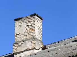 chimeneas de ladrillo antiguo foto