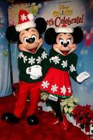 los angeles, 11 de diciembre - mickey mouse, minnie mouse en la recepción de la alfombra roja de disney on ice en el centro básico el 11 de diciembre de 2014 en los angeles, ca foto