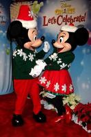 los angeles, 11 de diciembre - mickey mouse, minnie mouse en la recepción de la alfombra roja de disney on ice en el centro básico el 11 de diciembre de 2014 en los angeles, ca foto