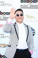 los angeles, 19 de mayo - psy llega a los billboard music awards 2013 en el mgm grand garden arena el 19 de mayo de 2013 en las vegas, nv foto