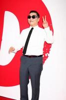 los angeles, 11 de julio - psy llega al estreno de red 2 en el teatro del pueblo el 11 de julio de 2013 en westwood, ca foto