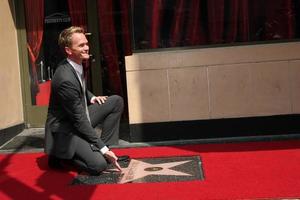 los angeles, 15 de septiembre - neil patrick harris en la ceremonia de entrega de una estrella en el paseo de la fama de hollywood a neil patrick harris en la sala frolic el 15 de septiembre de 2011 en los angeles, ca foto