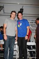 los angeles, oct 1 - michael c hall, mark hapka llegando a la luz the night hollywood walk 2011 at the sunset gower studios el 1 de octubre de 2011 en los angeles, ca foto