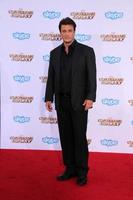 los angeles, 21 de julio - nathan fillion en el estreno de guardianes de la galaxia en el dolby theater el 21 de julio de 2014 en los angeles, ca foto