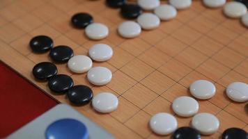 go board, juego de mesa de estrategia chino tradicional. video