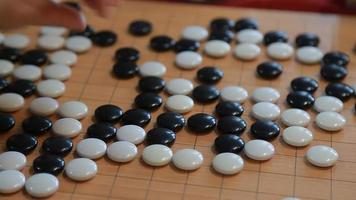 go board, jeu de société de stratégie traditionnel chinois. video