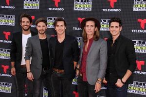 los angeles, oct 8 - dvicio en los premios de música latinoamericana en el dolby theater el 8 de octubre de 2015 en los angeles, ca foto