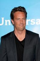 los angeles, 24 de julio - matthew perry llega a la gira de prensa de nbc tca verano 2012 en beverly hilton hotel el 24 de julio de 2012 en beverly hills, ca foto