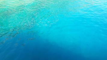hermosa agua de mar, increíble color turquesa foto