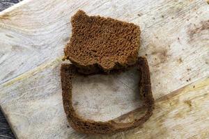 chunks of dark black bread photo