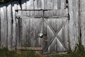 antigua puerta de madera foto