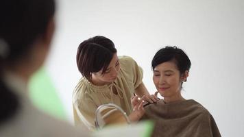 A woman giving a make-up class video