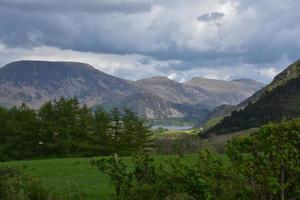 impresionantes vistas panorámicas del distrito de los lagos en cumbria inglaterra foto