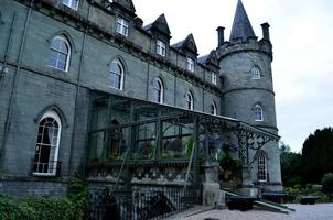 flores en el castillo de inveraray en escocia foto