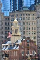 antigua casa estatal en la ciudad de boston en massachusetts foto