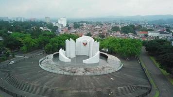 bandung, ouest de java-indonésie, 12 avril 2022- monument historique, monument à la lutte du peuple à bandung. video