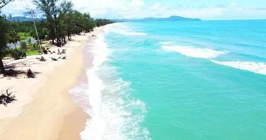 video de fondo de playa y mar en verano con hermosas olas