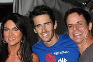 los angeles, 1 de oct - nadia bjorlin, brandon beemer, christian leblanc llegando a la luz la noche hollywood walk 2011 en los estudios sunset gower el 1 de octubre de 2011 en los angeles, ca foto