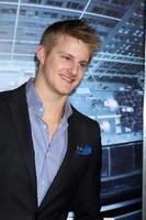 los angeles, 23 de enero - alexander ludwig llega al estreno de man on a ledge los angeles en el teatro chino graumans el 23 de enero de 2012 en los angeles, ca foto