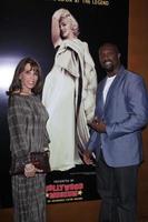 los angeles, 27 de mayo - kate linder, jerome ro brooks en las imágenes desaparecidas de marilyn monroe reveladas en el museo de hollywood el 27 de mayo de 2015 en los angeles, ca foto