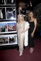 los angeles, 27 de mayo - donna mills, chrystee pharris en las imágenes desaparecidas de marilyn monroe reveladas en el museo de hollywood el 27 de mayo de 2015 en los angeles, ca foto