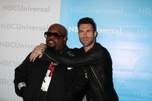 los angeles, 6 de enero - ceelo green, adam levine llega a la fiesta tca de invierno all-star universal de la nbc en el athenauem el 6 de enero de 2012 en pasadena, ca foto