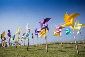 concepto de molino de viento de juguete foto