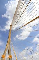 mega sling bridge, rama 8, en bangkok, tailandia foto