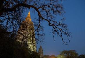 Mahabodhi temple, bodh gaya, India photo