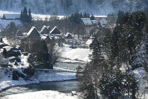 Mirador en la aldea de Gassho-Zukuri, Shirakawago, Japón foto