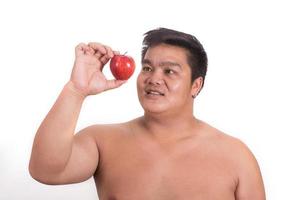 hombre gordo con una manzana en la mano foto