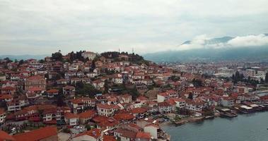 ohrid meer en stadsbeeld van ohrid, culturele en natuurlijke werelderfgoedsites door unesco, macedonië video