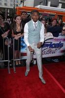 los angeles, 24 de abril - nick cannon llega a las audiciones de america s got talent los angeles en el pantages theater el 24 de abril de 2013 en los angeles, ca foto