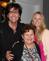 los angeles, 24 de agosto - michael damian, madre, lauralee bell en la cena del club de fans joven e inquieto en el hotel universal sheraton el 24 de agosto de 2013 en los angeles, ca foto