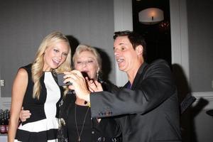 los angeles, 24 de agosto - melissa ordway, beth maitland, christian leblanc en la cena del club de fans joven e inquieto en el hotel universal sheraton el 24 de agosto de 2013 en los angeles, ca foto